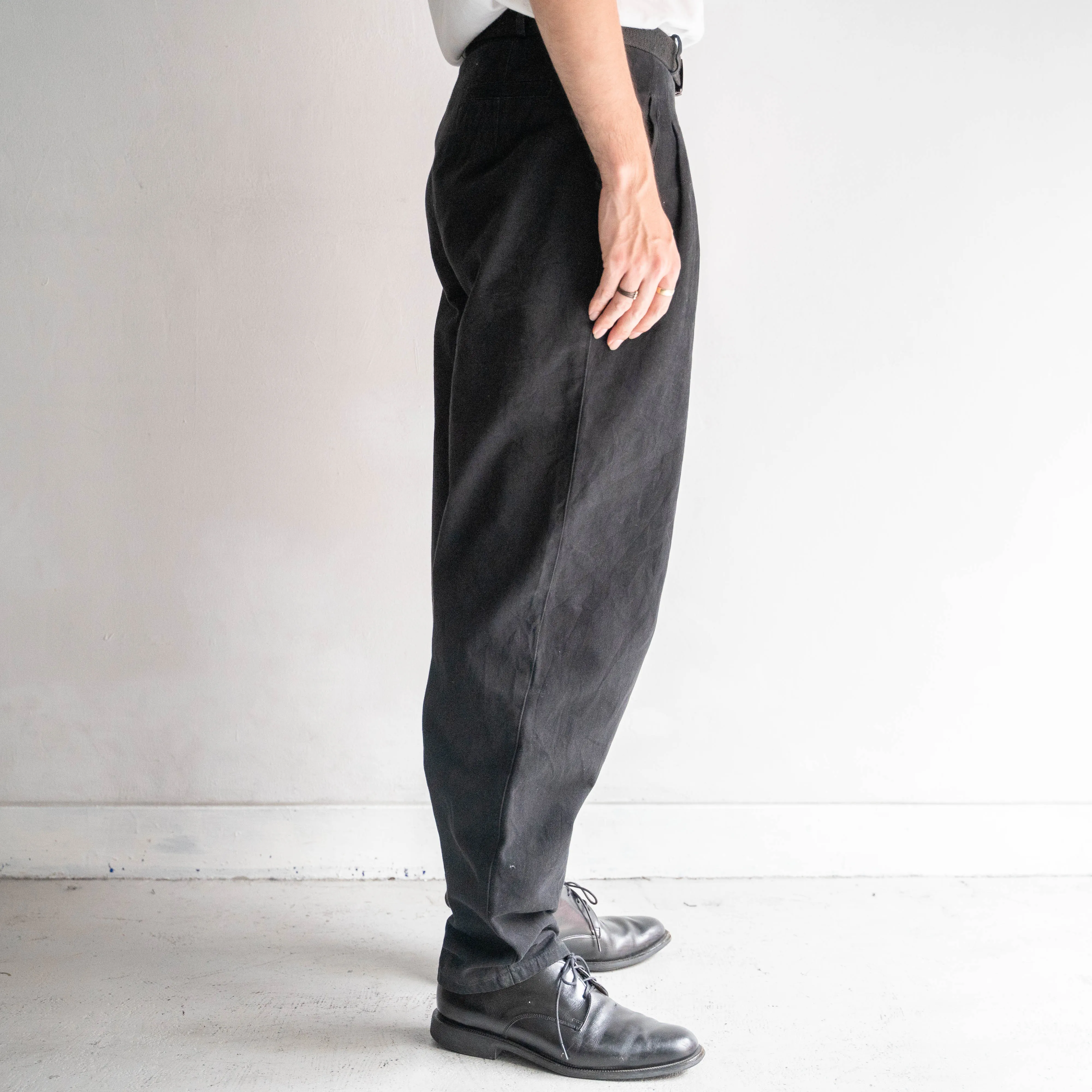 around 1980s black color three tuck  chino pants