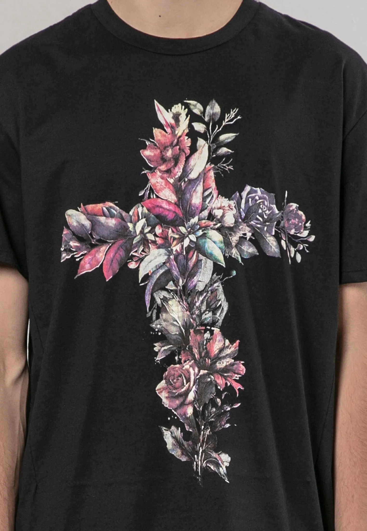 CROSS BLACK BOTANICAL T-SHIRT